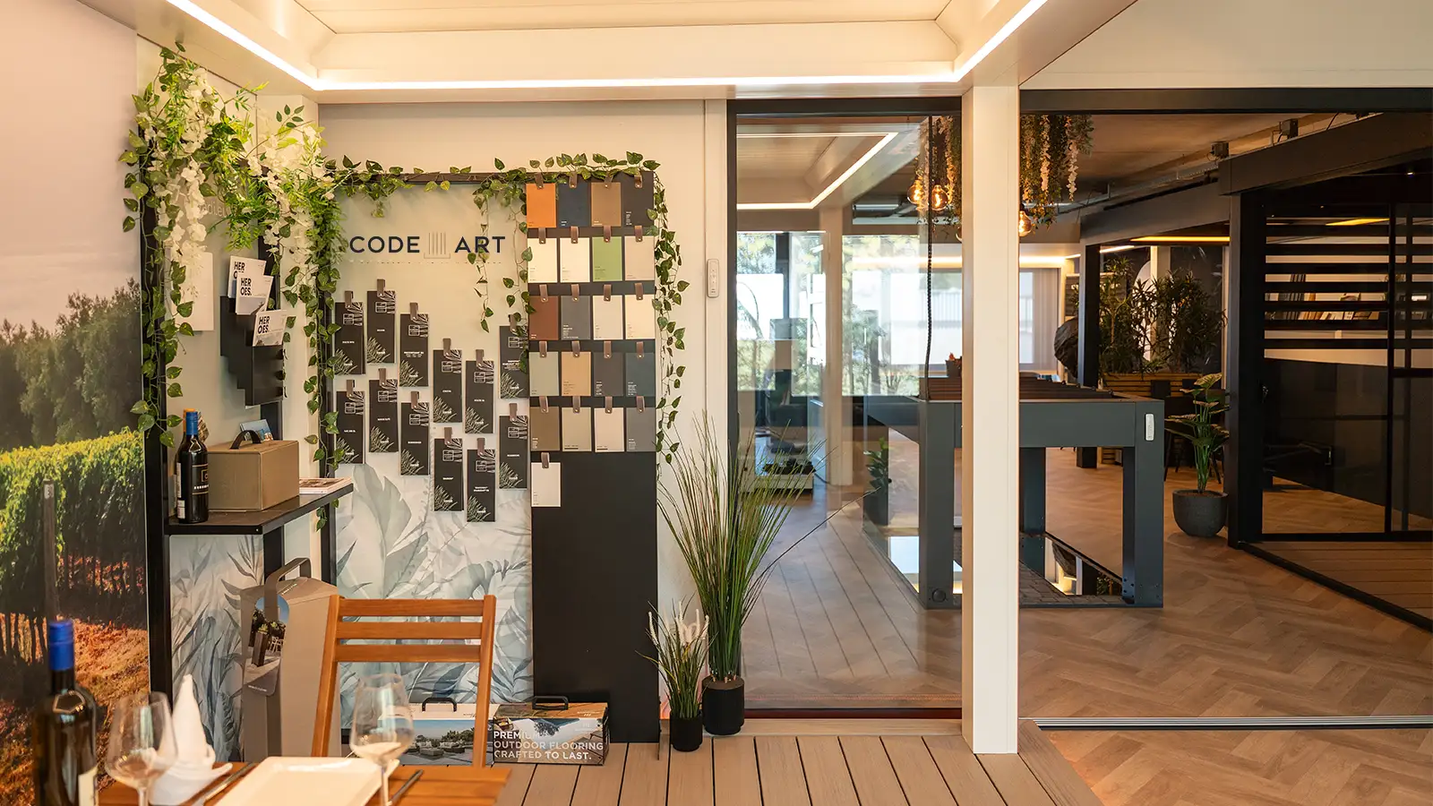 Showroom met verschillende overkappingen en materialen